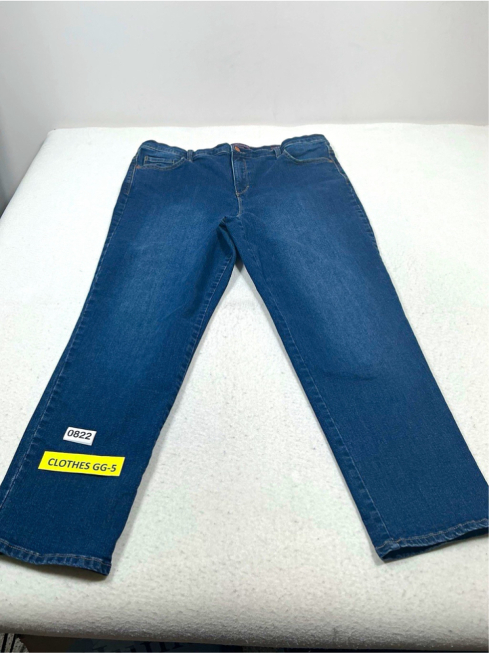 Woman’s Gloria Vanderbilt Stretch Medium Wash Straight Blue Jeans Size 18W
